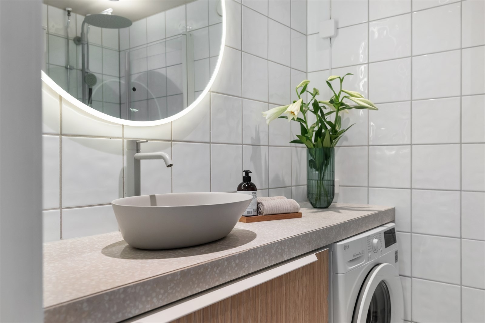 Det er opplegg for vaskemaskin. Naturlig avtrekk. Galleribilde