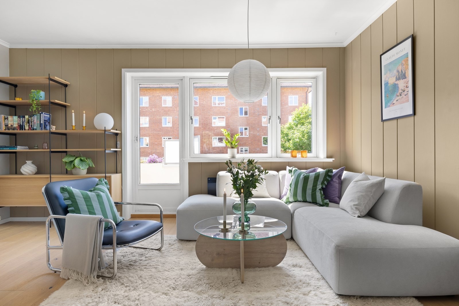 Leiligheten har en svært innbydende og delikat stue i en nydelig Cashmere farge og gode innredningsmuligheter. Galleribilde