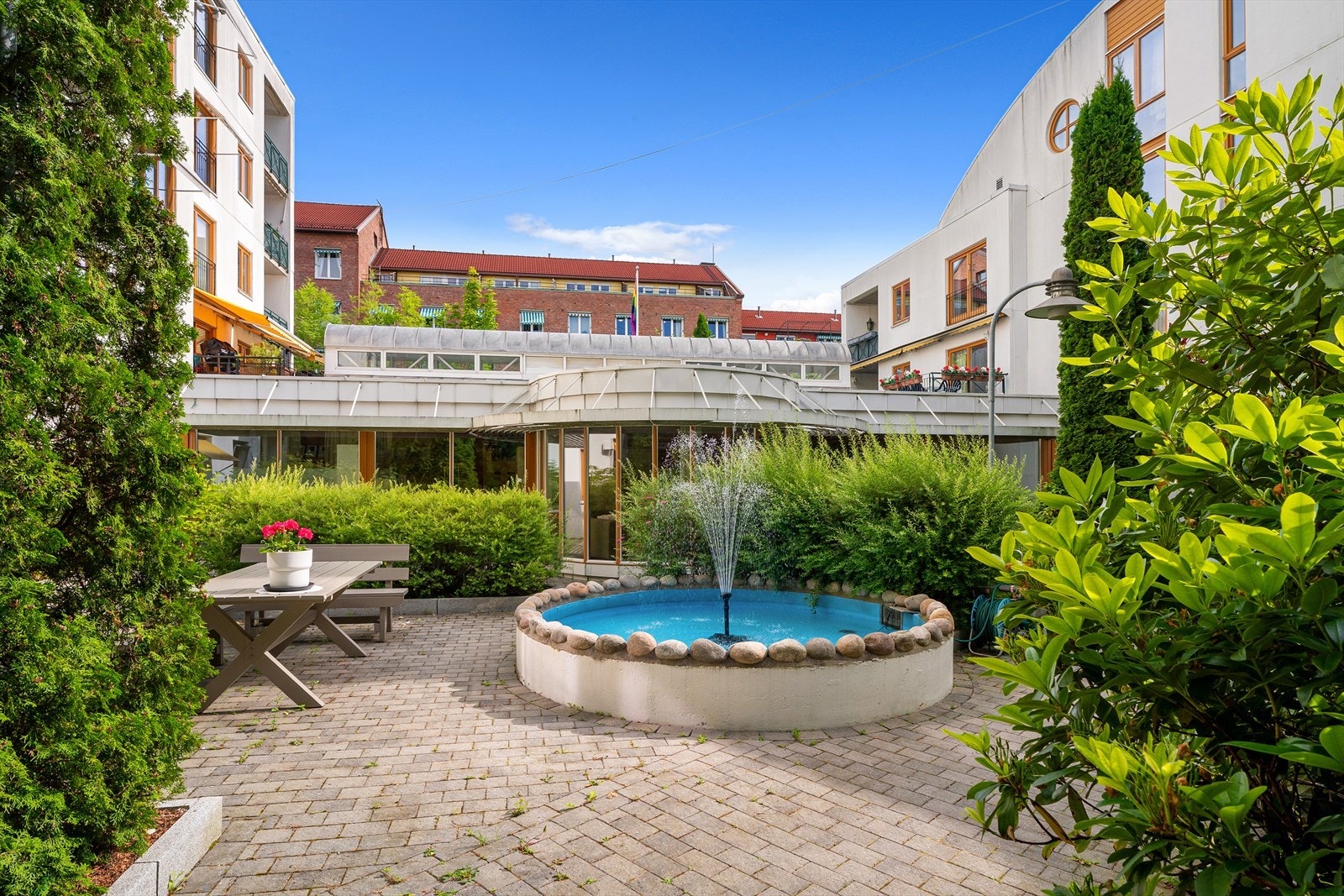 Borettslagets felles uteområder er meget frodige, velholdte og skjermede Galleribilde