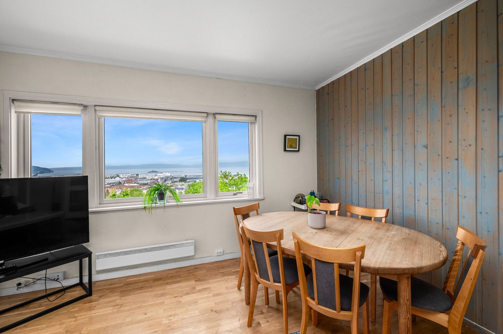 Ved å fjerne 2 vegger (fjerne 2 soverom) kan man utvide stuen slik at den blir nesten 3 ganger større. Galleribilde