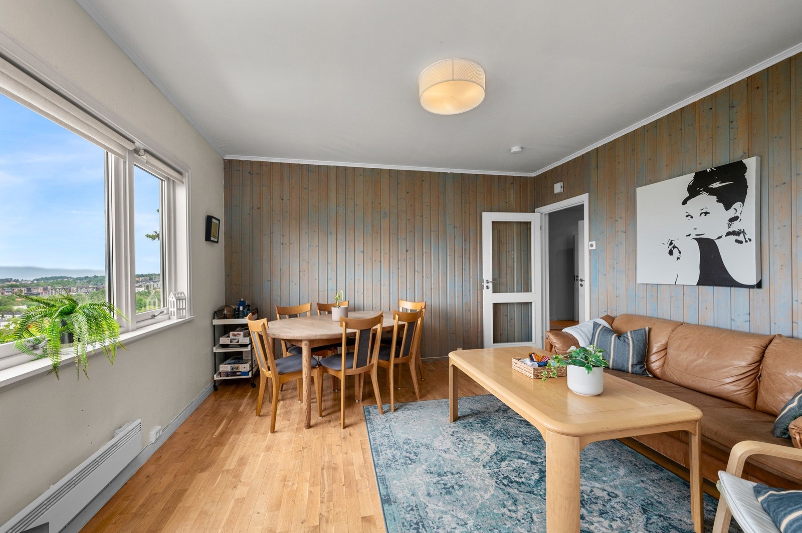 Dette er stuen i hovedetasjen. Den er på 18 kvm. Galleribilde