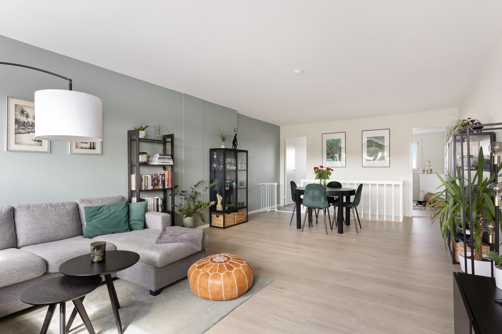 Adnan Nabi (47 26 74 86) ved Privatmegleren har gleden av å presentere denne flotte leiligheten over 2 plan Galleribilde