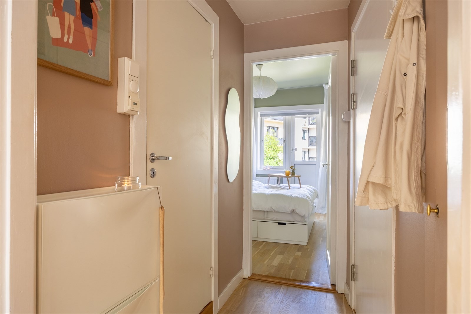 Entrè med adkomst til soverom og baderom Galleribilde