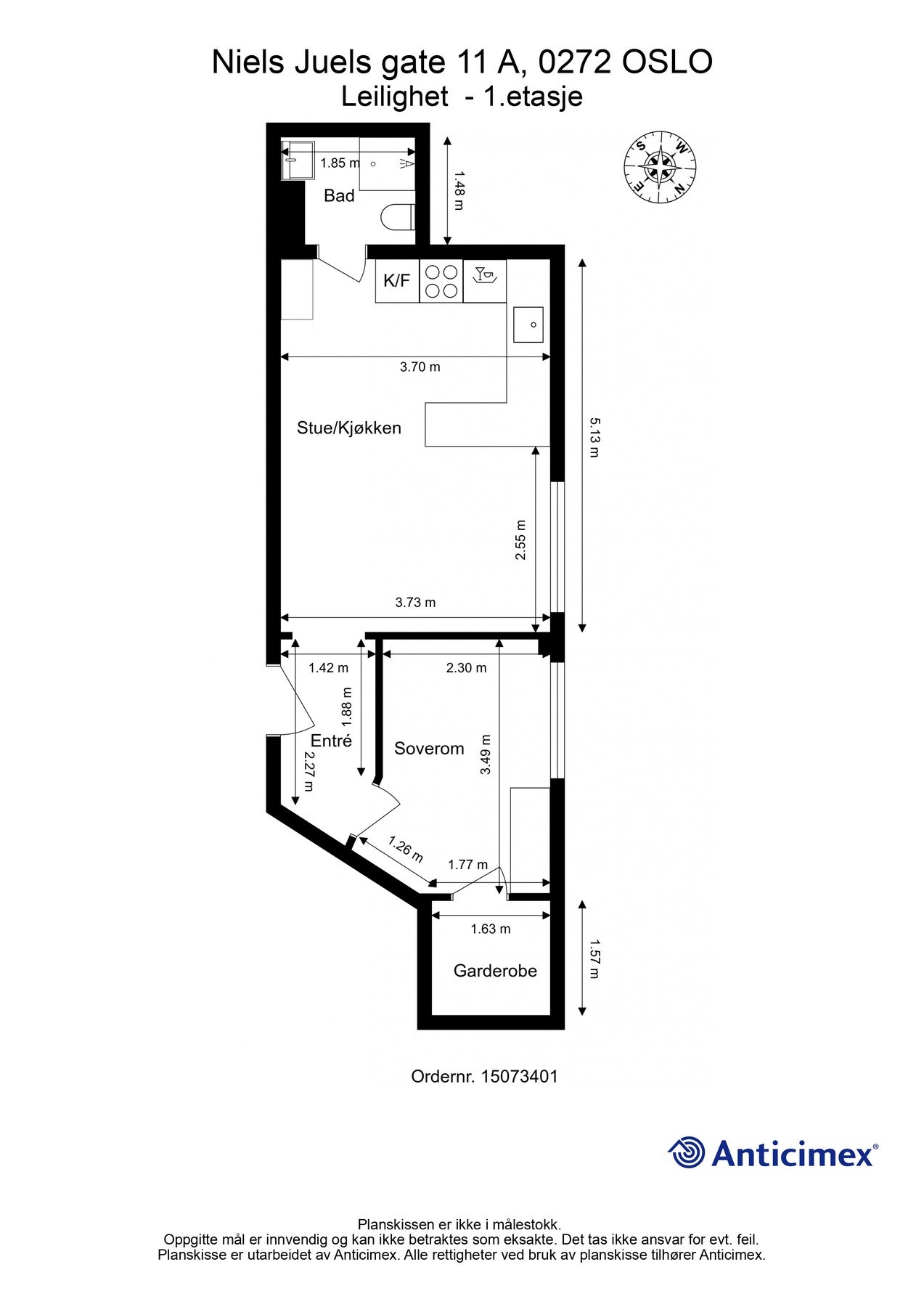 Første etasje inneholder entré, stue/kjøkken, baderom, soverom og garderoberom. Galleribilde