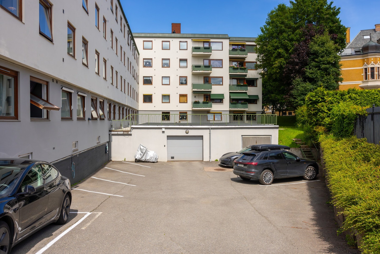Ingen på venteliste for parkering pr. 27.6.25. Månedlig kostnad for parkeringsplass på kr. 448,- Galleribilde