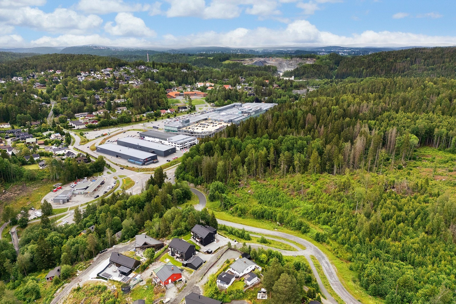 Alti kjøpesenter(Vinterbro senter) i bakgrunnen Galleribilde