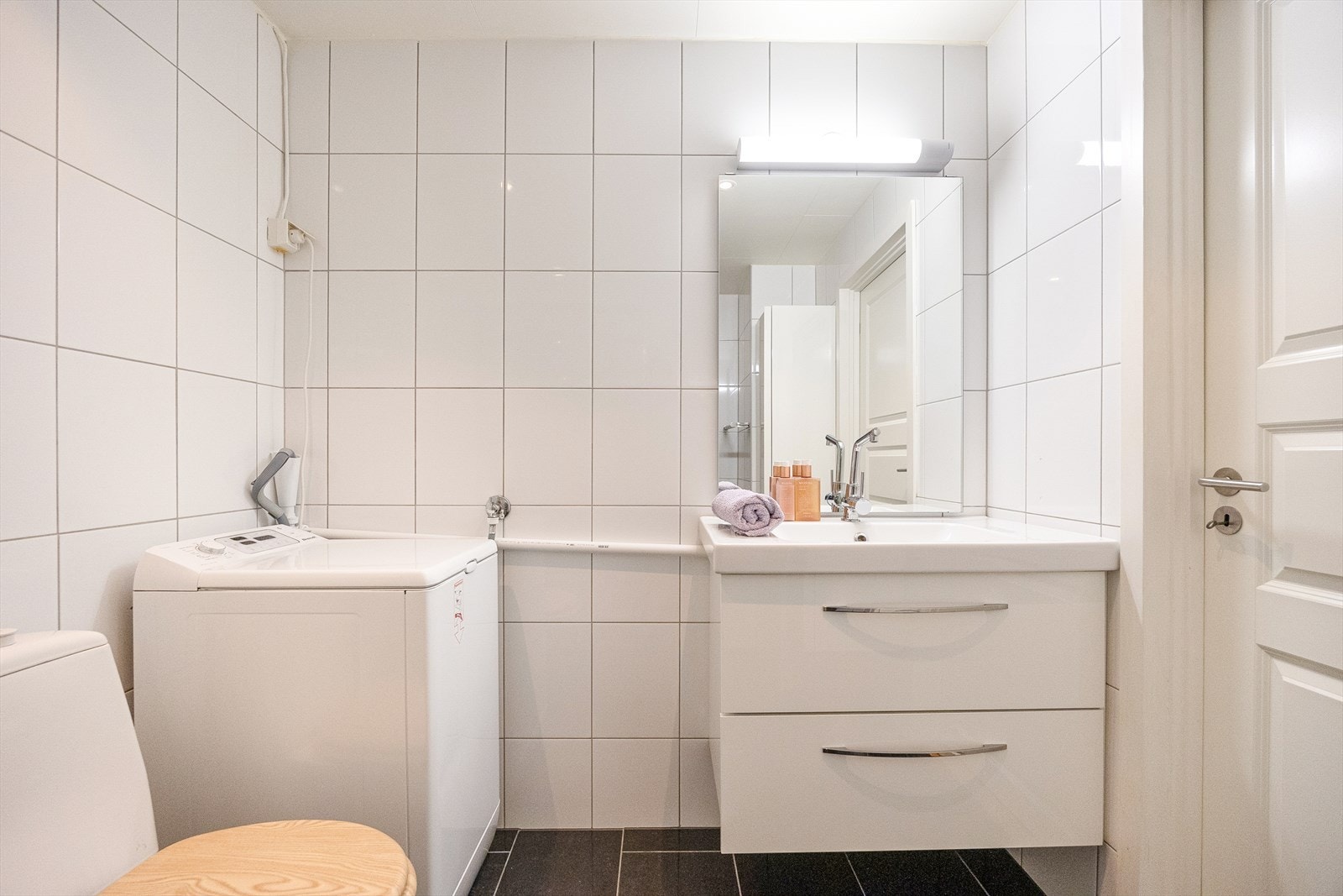 Badet er også utstyrt med elektriske varmekabler. Galleribilde