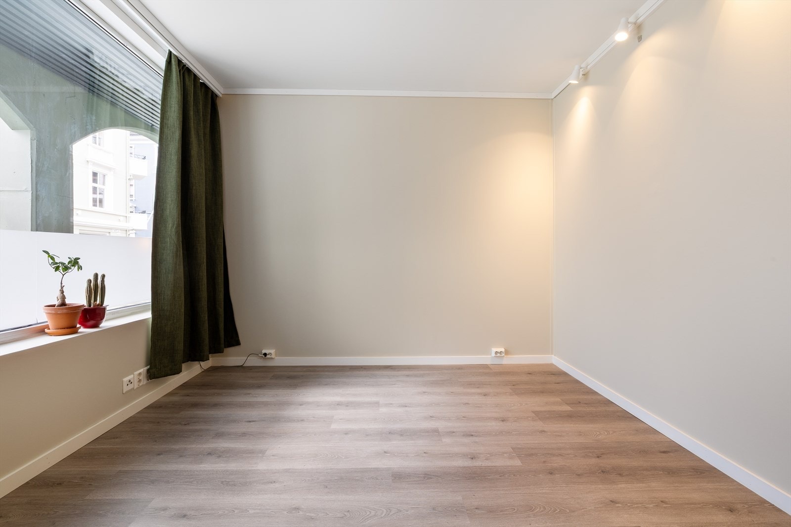 Alle veggene er nymalt i 2025. Galleribilde