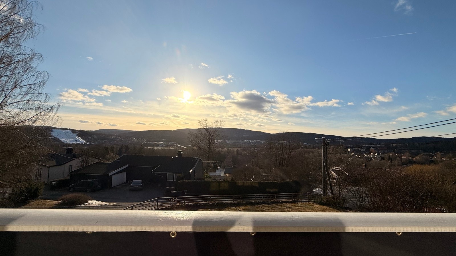 Fantastisk utsikt og sol til 22.00, fra balkongen i 2 etg Galleribilde