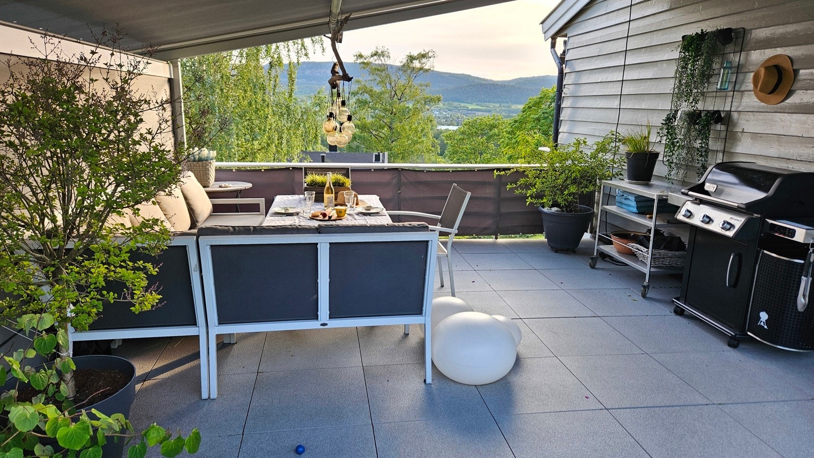 Terrasse med sol til kl 2200 Galleribilde