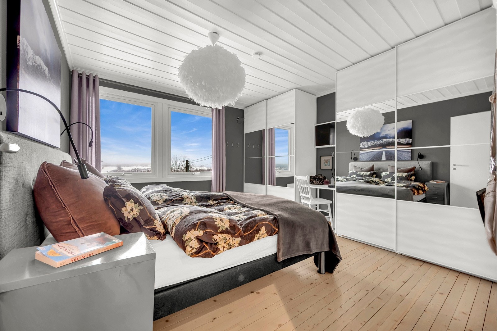 Hovedsoverom med god skapplass Galleribilde
