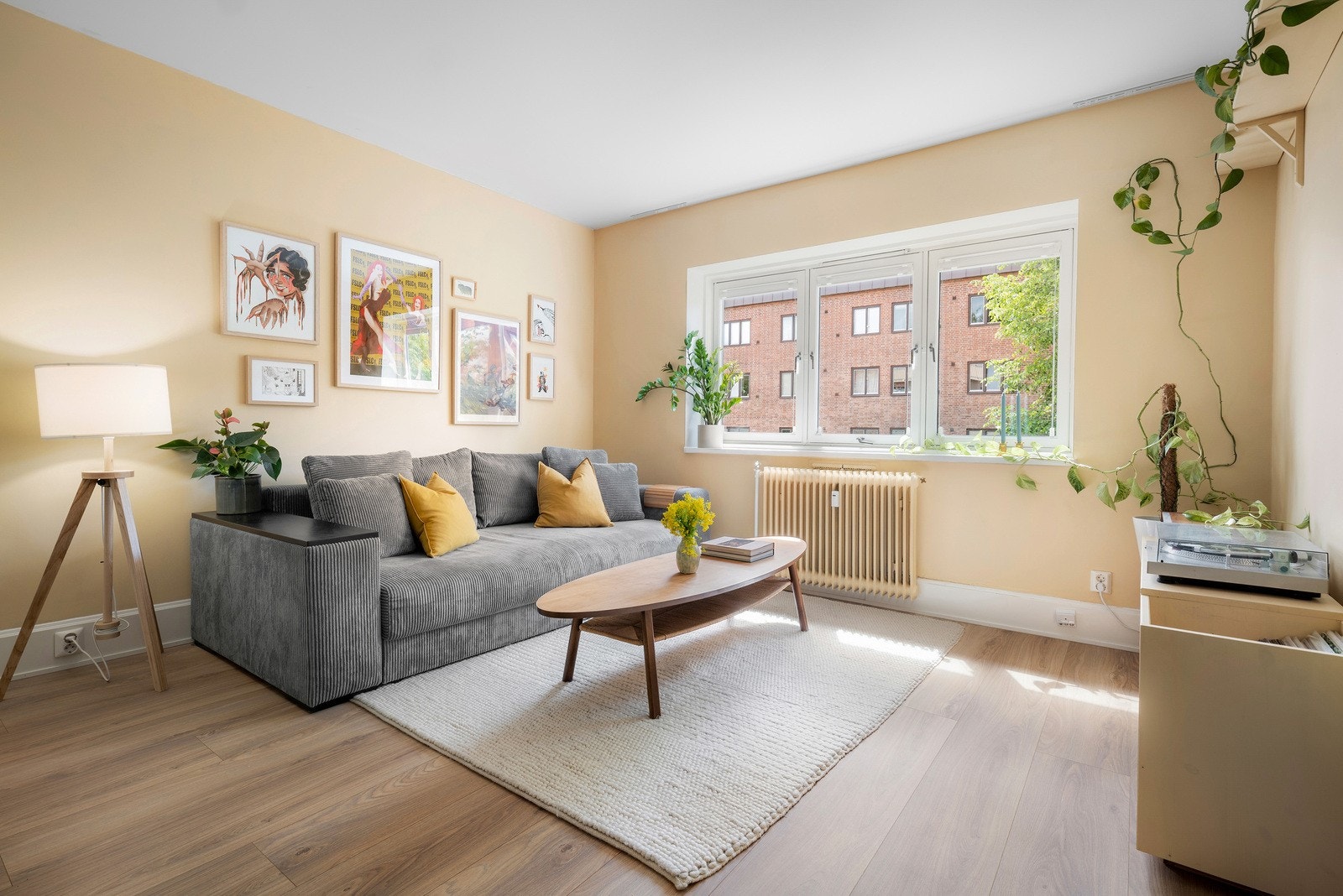 Boligen ligger rolig og sentralt til med kort vei til "alt du trenger"! Galleribilde