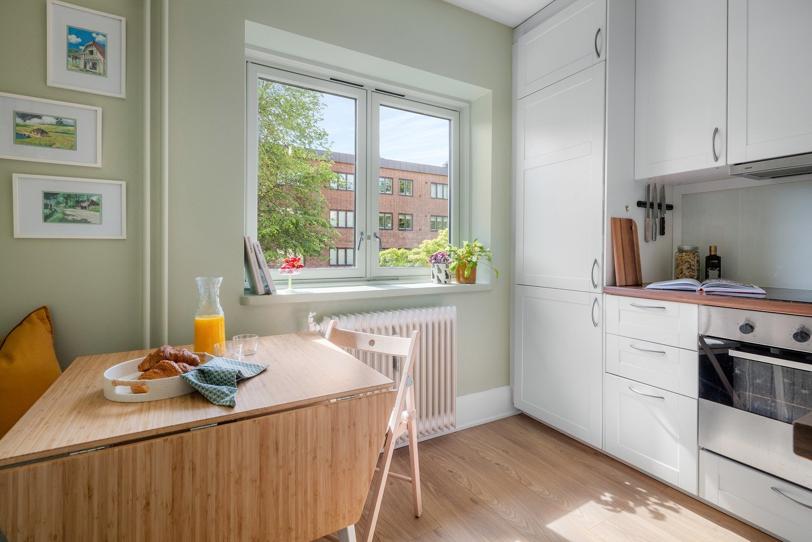 Kjøkkenet har integrerte hvitevarer som følger boligen ved salg. Galleribilde