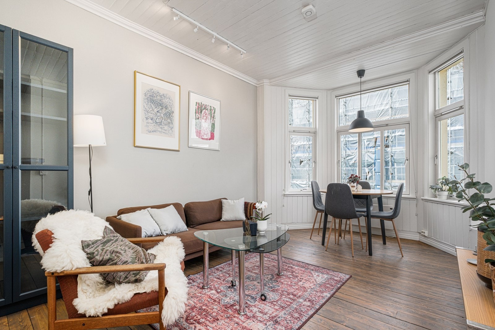 Velkommen til Ulstadløkkveien 13B - En sentral og smakfull 4-roms selveierleilighet på 65m² i byggets 3. etasje. Galleribilde