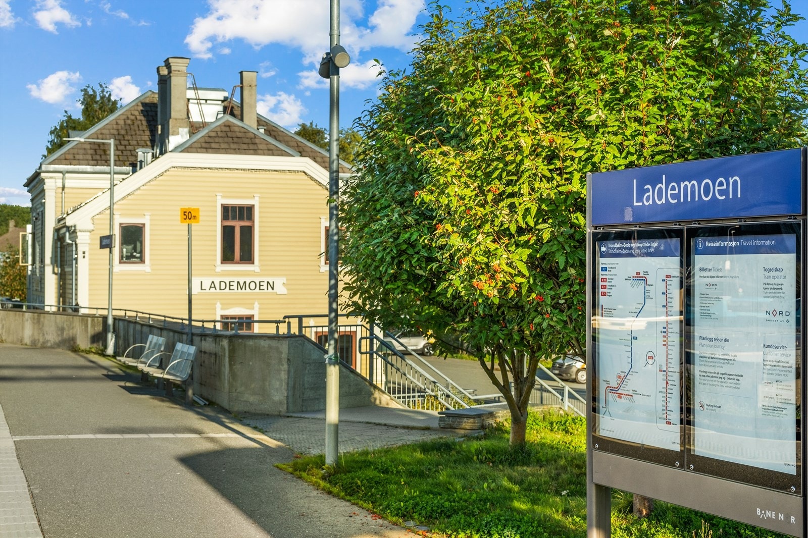 Fra leiligheten er det kun 600 meter til Lademoen jernbanestasjon. Galleribilde
