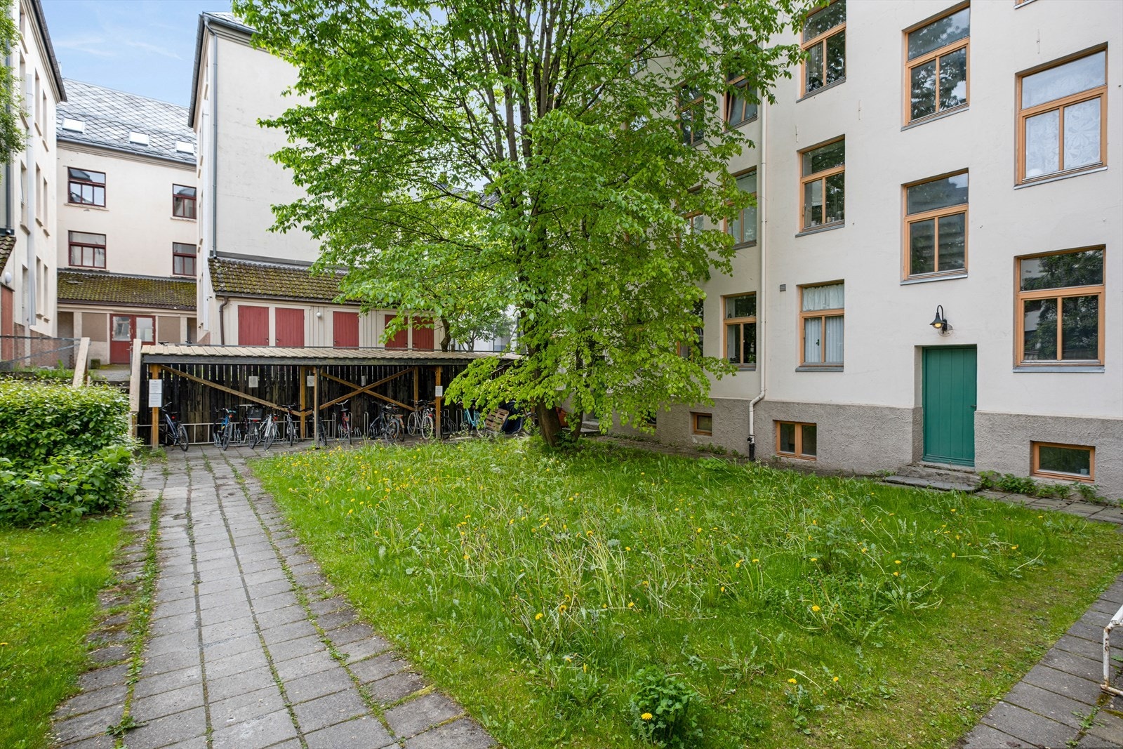 Sameiet har etablert skjermet sykkelparkering i byggets bakgård. Galleribilde