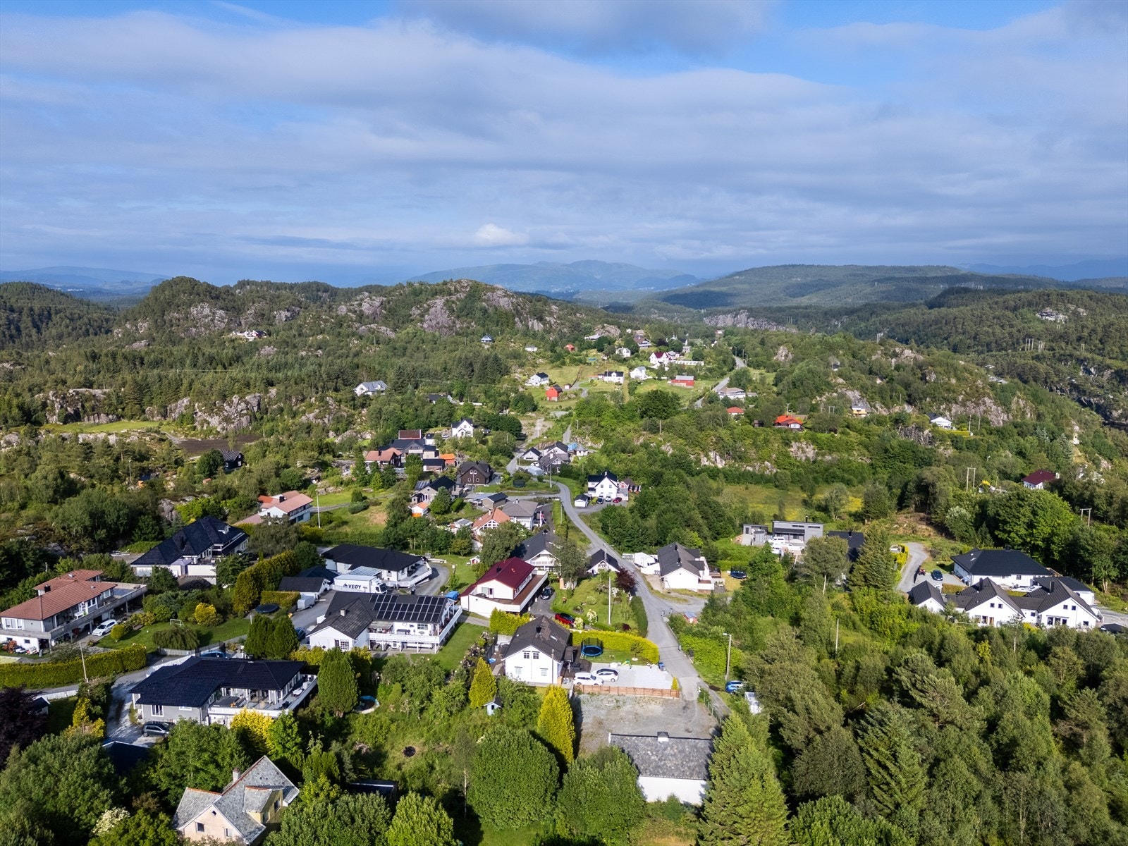 For dagligvarehandelen er Meny på Ravnanger senter et godt alternativ en 10 minutters kjøring unna. Galleribilde