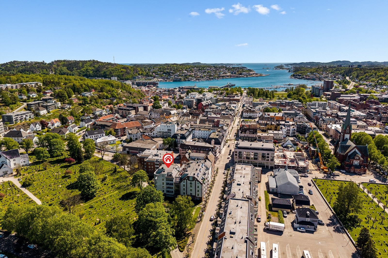 I sentrum er det daglige båtavganger til Strømstad, så her er det også mulighet for hyggelig grensehandel. Galleribilde