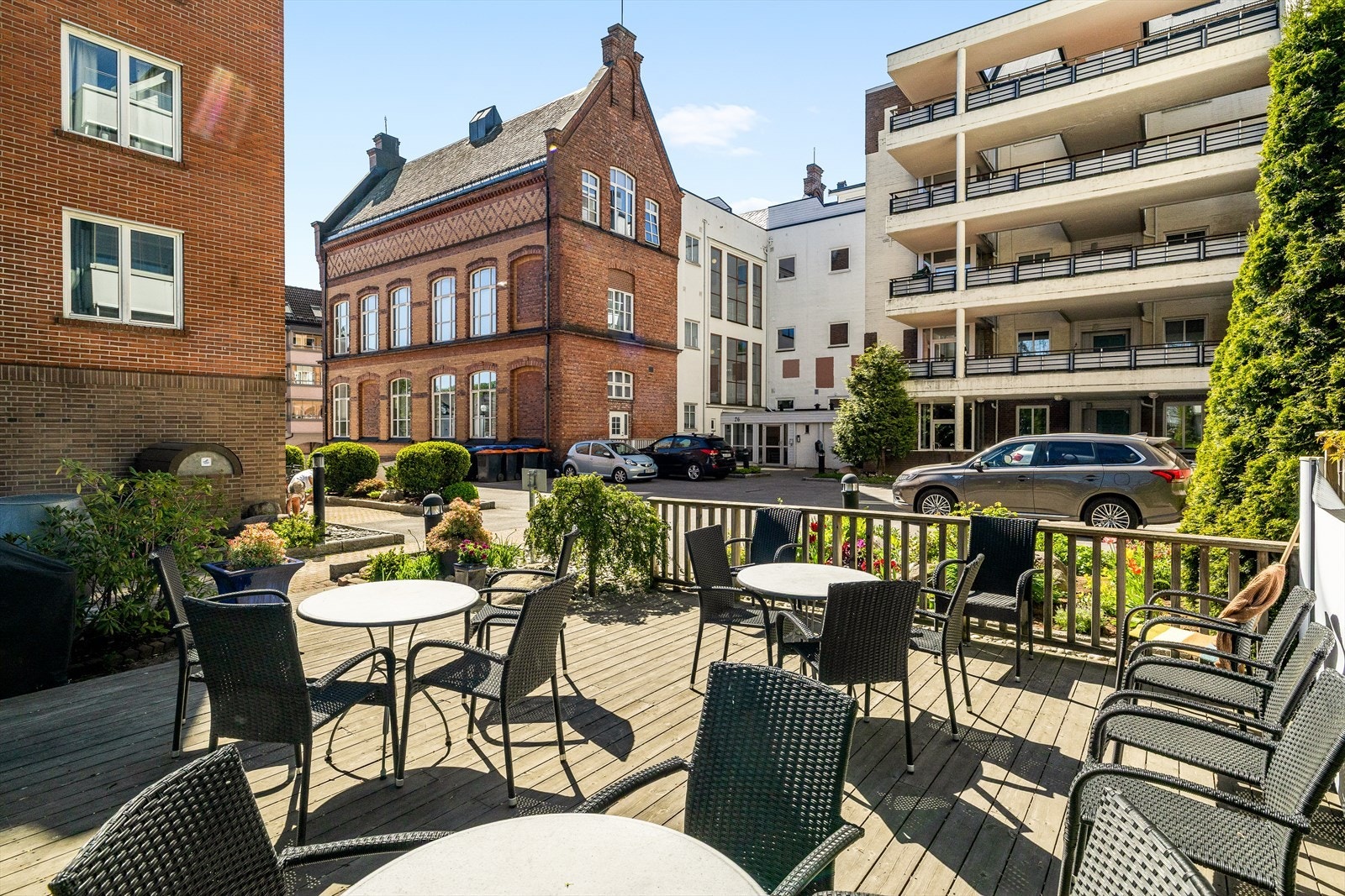 Sameiet tilbyr flotte og godt vedlikeholdte fellesarealer som skaper en hyggelig ramme for både avslapning og sosialt liv. Galleribilde