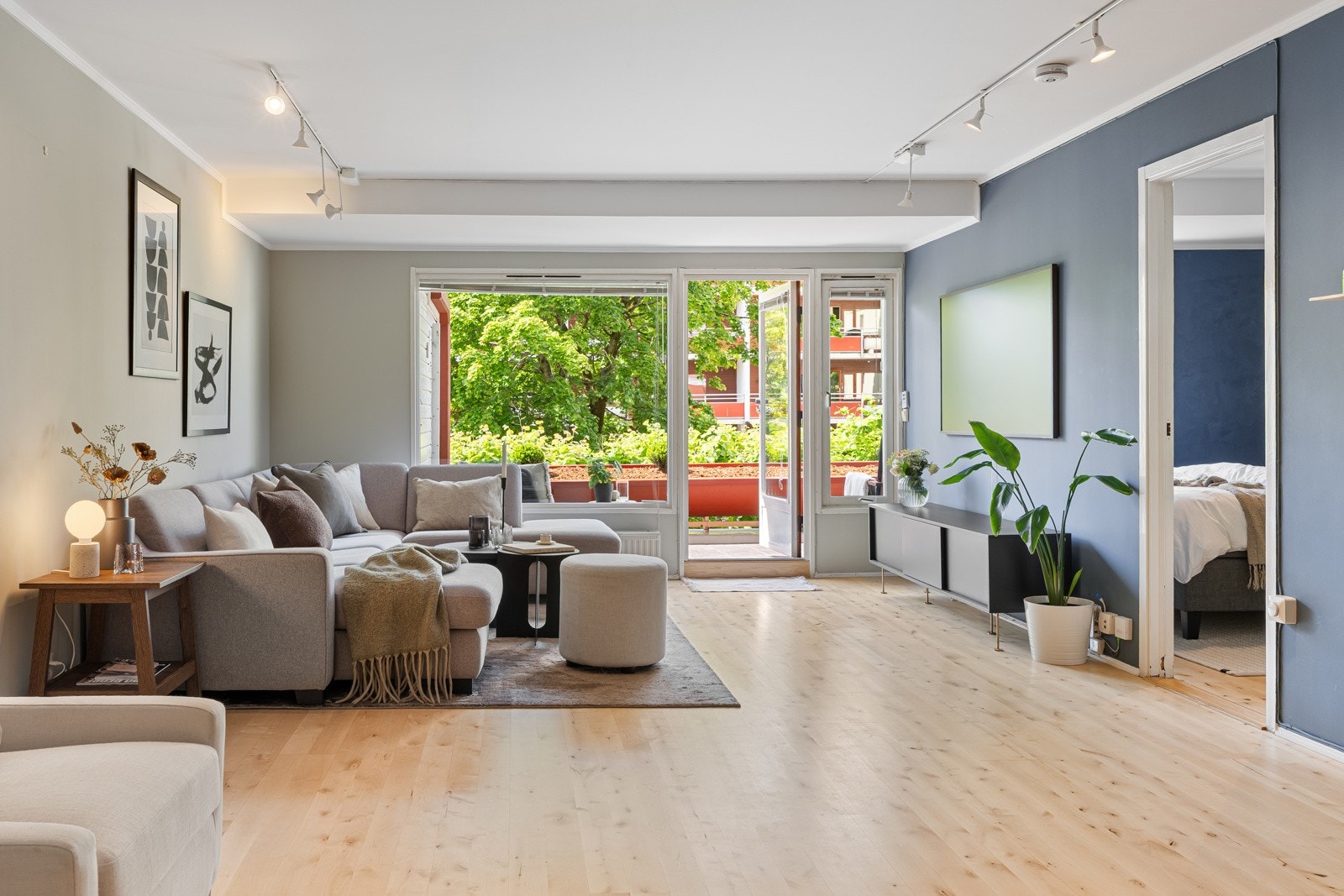 God plass til stor sofagruppe og øvrig møblement av eget ønske Galleribilde