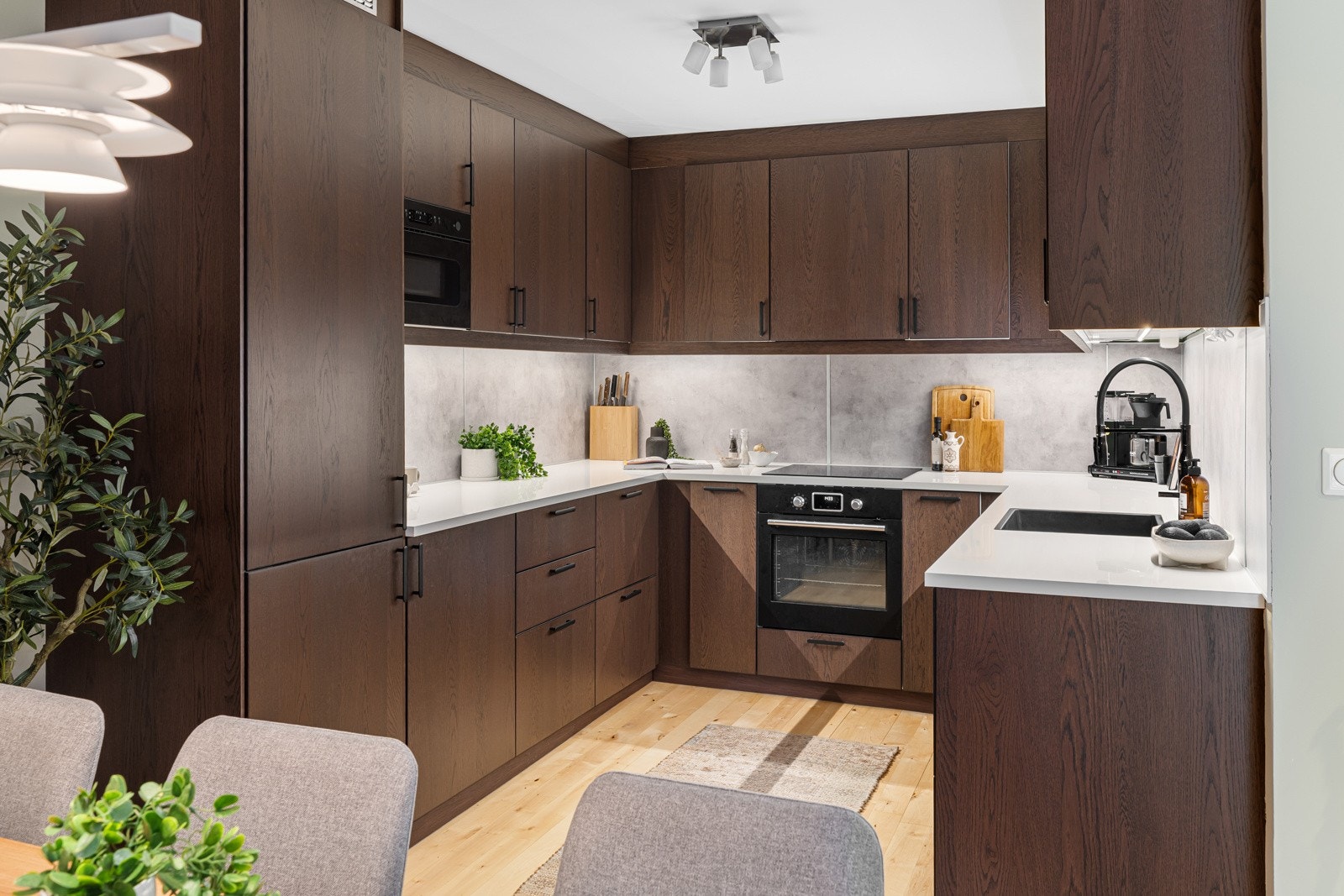 Lekkert kjøkken som ble pusset opp i 2022 Galleribilde