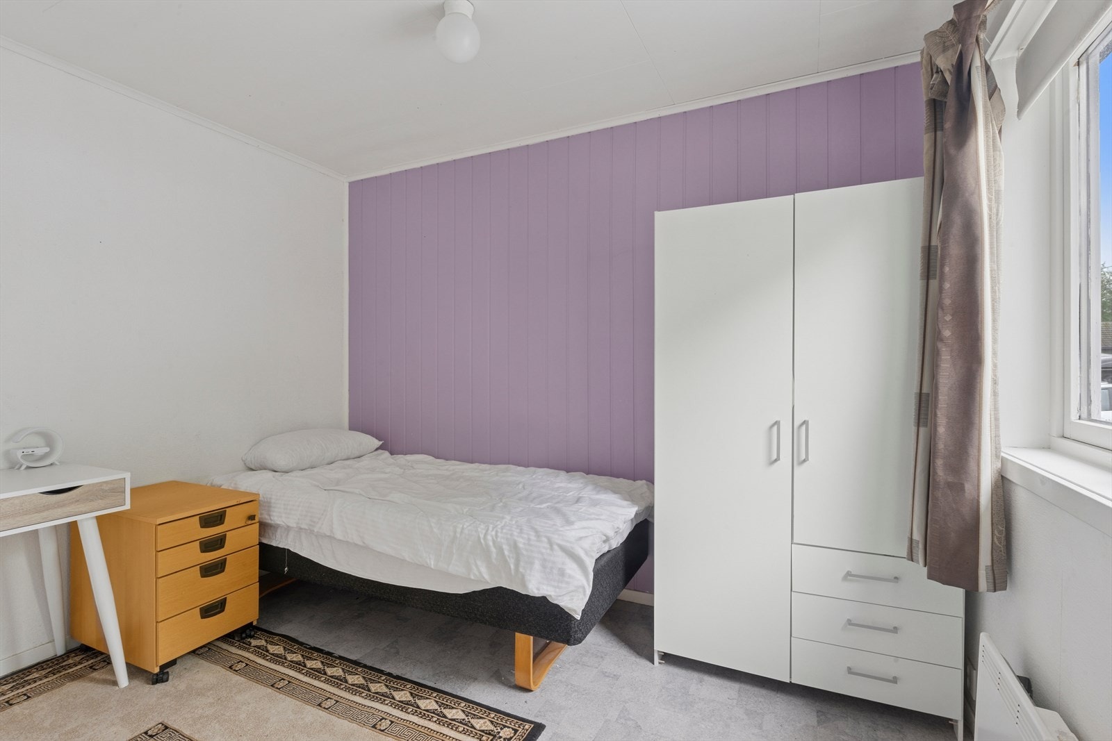 Det er innredet med to soverom i tilleggsbygget. Galleribilde