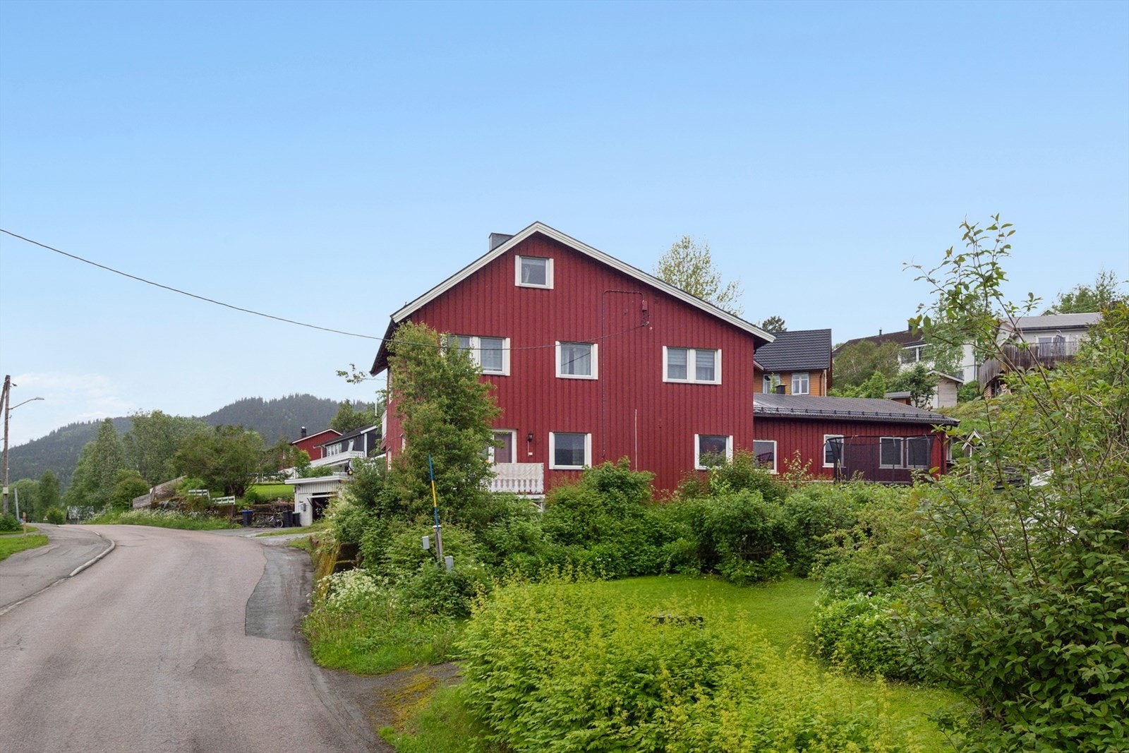 Eiendommen selges i sin helhet og byr på mange muligheter. Boligen burde absolutt oppleves Galleribilde