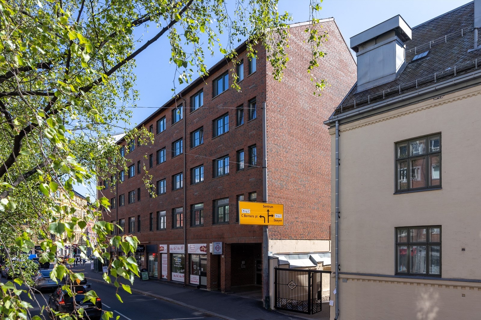 Fasade sett fra Bogstadveien - Hele leiligheten er vendt mot indre gård. Galleribilde