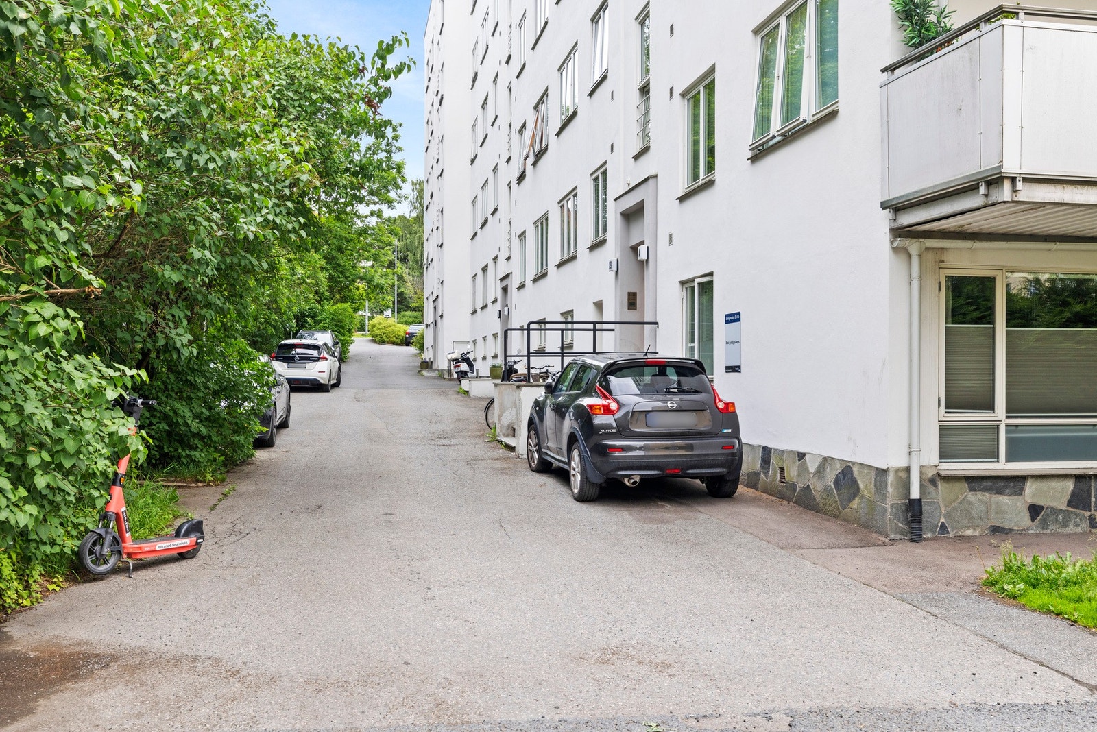 Aksjeselskapet disponerer parkeringsplasser som er oppmerket og skiltet Galleribilde