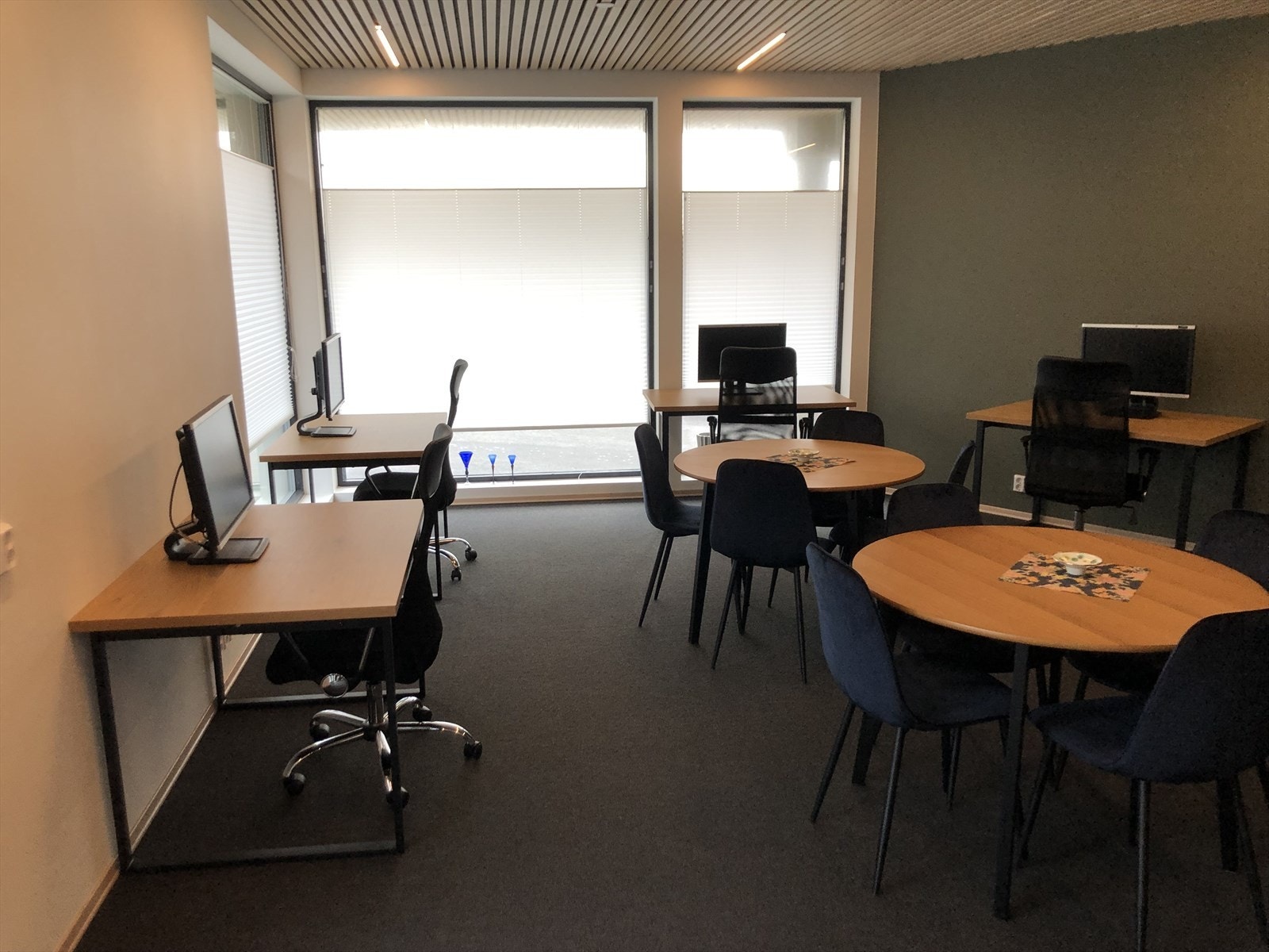 Bilde fra selger. Sameiet har felleslokaler og kontorlokaler til bruk for beboere. Kontorlokalet er tilgjengelig mellom kl.06.30-17 i ukedagene og det er etablert 4-5 arbeidsplasser. Galleribilde