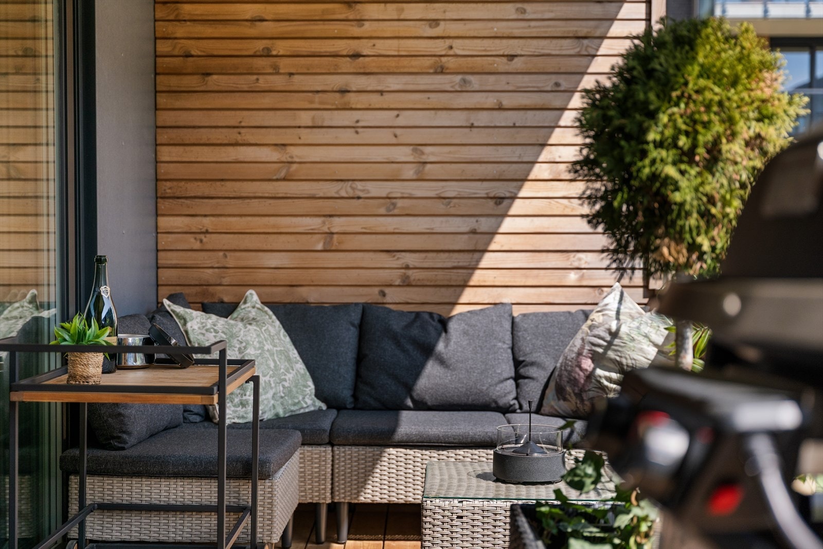 Det er god plass til å innrede med sittegruppe og grill. Galleribilde
