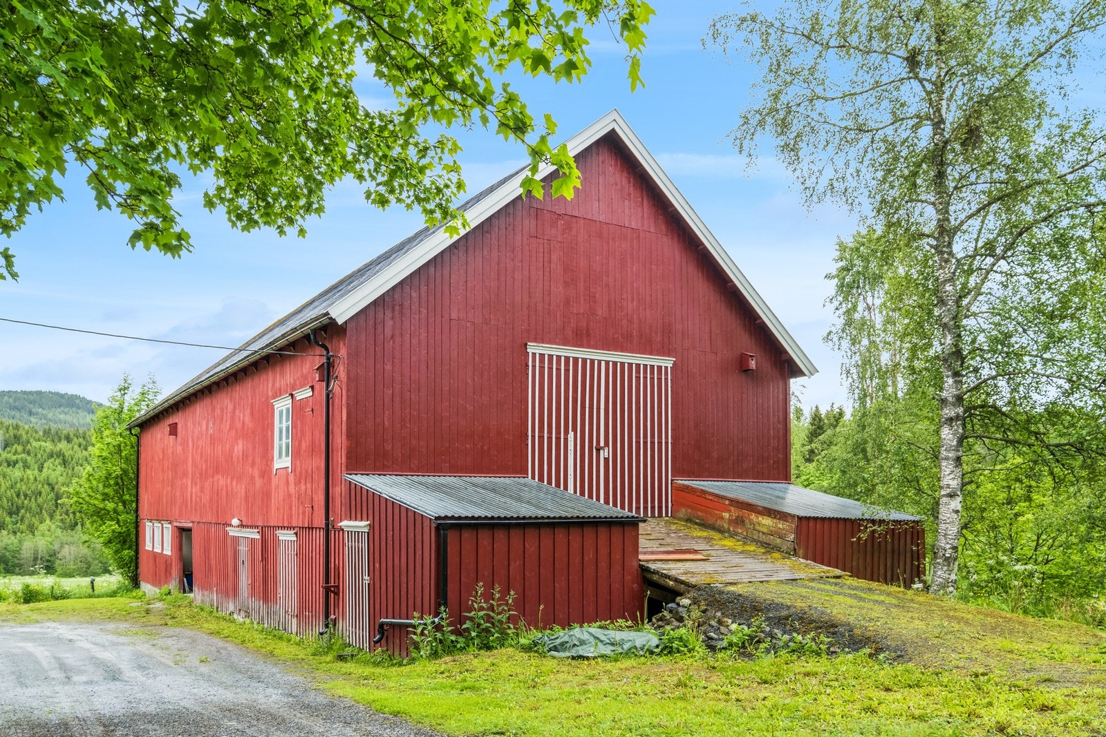Stor låve som er i normalt god stand alder tatt i betraktning Galleribilde