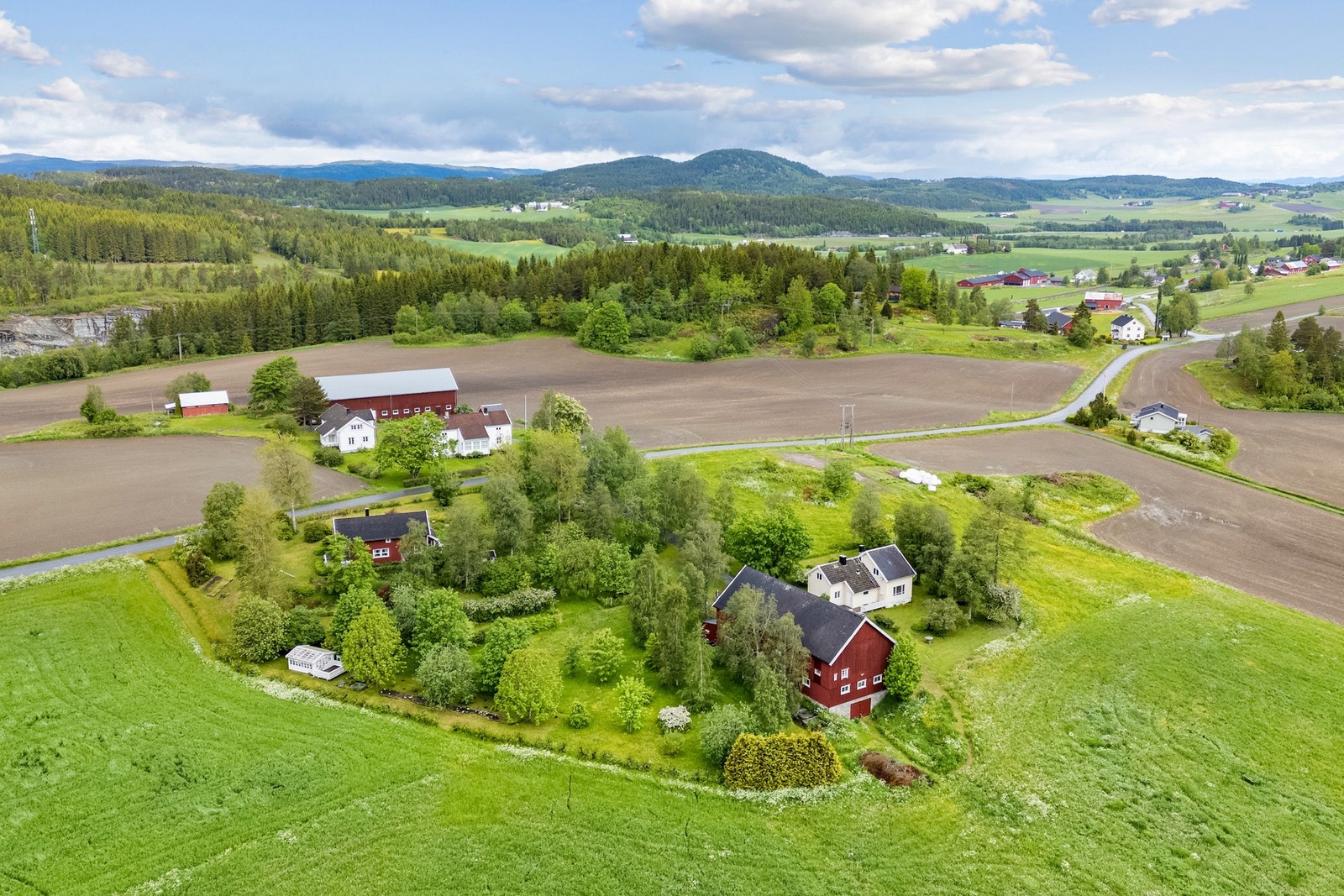 Oversiktsfoto over tunet Galleribilde