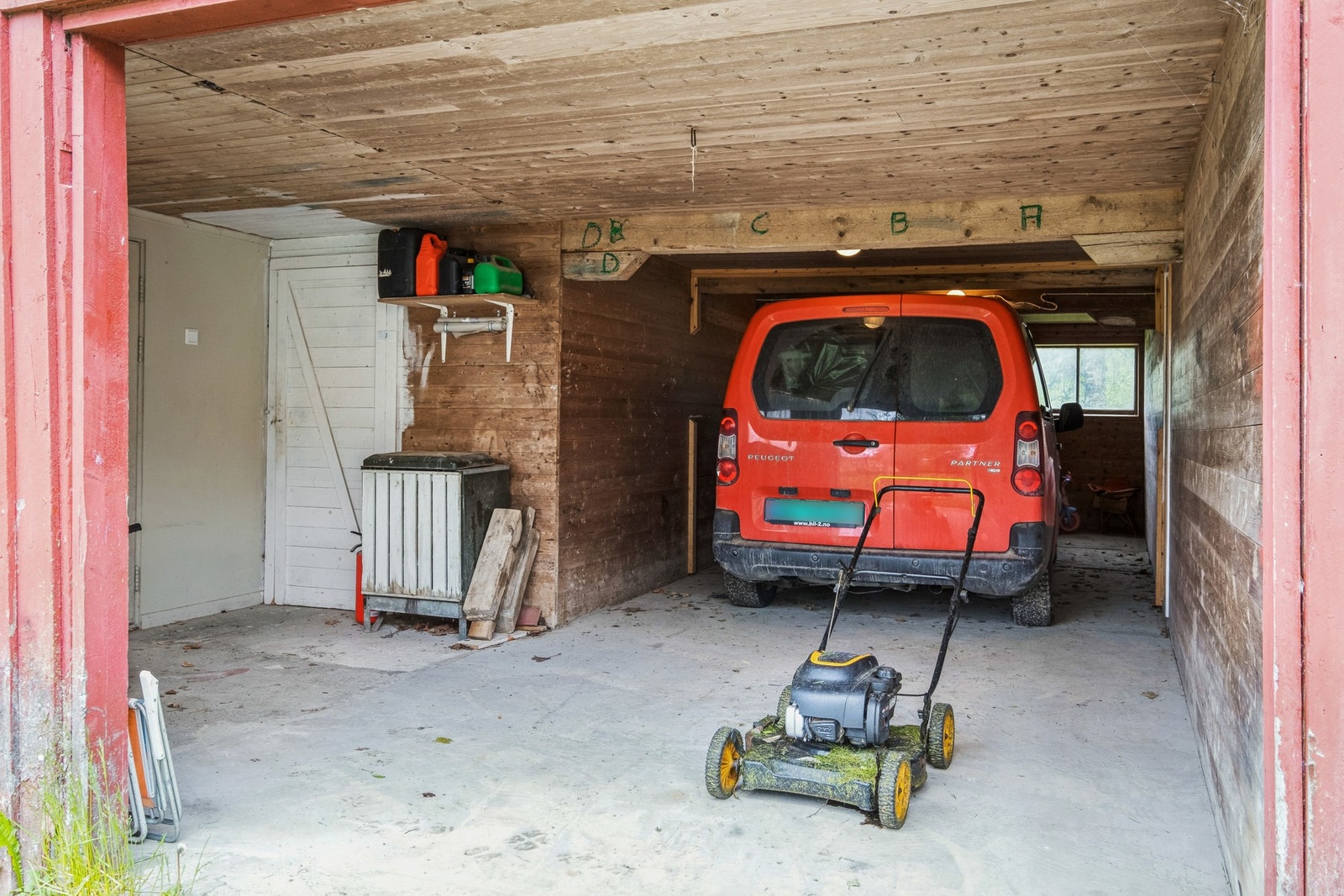 Garasje og verksted i deler av uthus Galleribilde