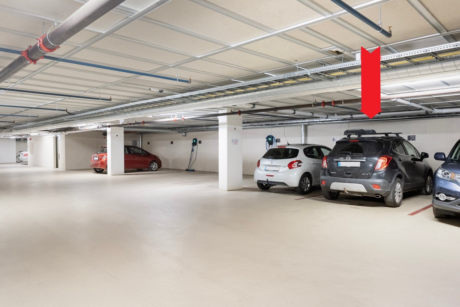 Leiligheten disponerer 1 biloppstillingsplass i felles garasjeanlegg. Galleribilde