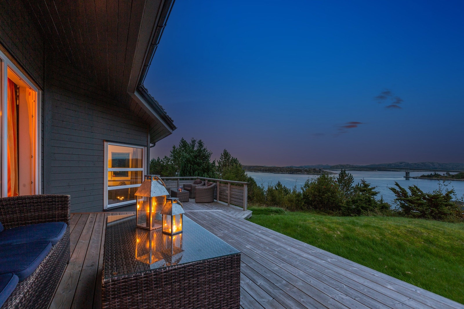 Fra eiendommen har man en fantastisk utsikt mot Krabbsundet og Ansnes. Galleribilde