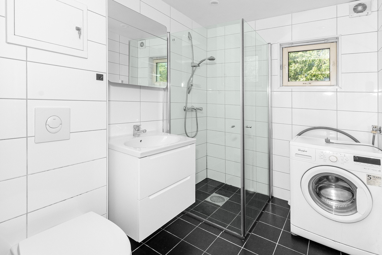 Pent flislagt bad som ble renovert av borettslaget i 2015. Galleribilde