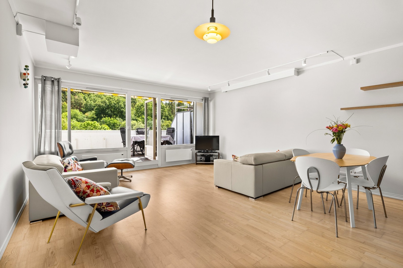 Velkommen til Kruttverkveien 30B - en lys og romslig selveierleilighet over to plan - barnevennlig, solrikt, med balkong, treningsrom og flotte fellesarealer Galleribilde