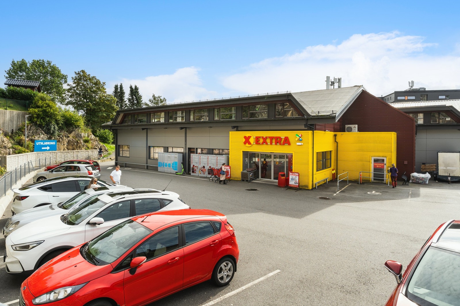 Coop Extra, ligger ca. 8 minutters gange unna. Galleribilde