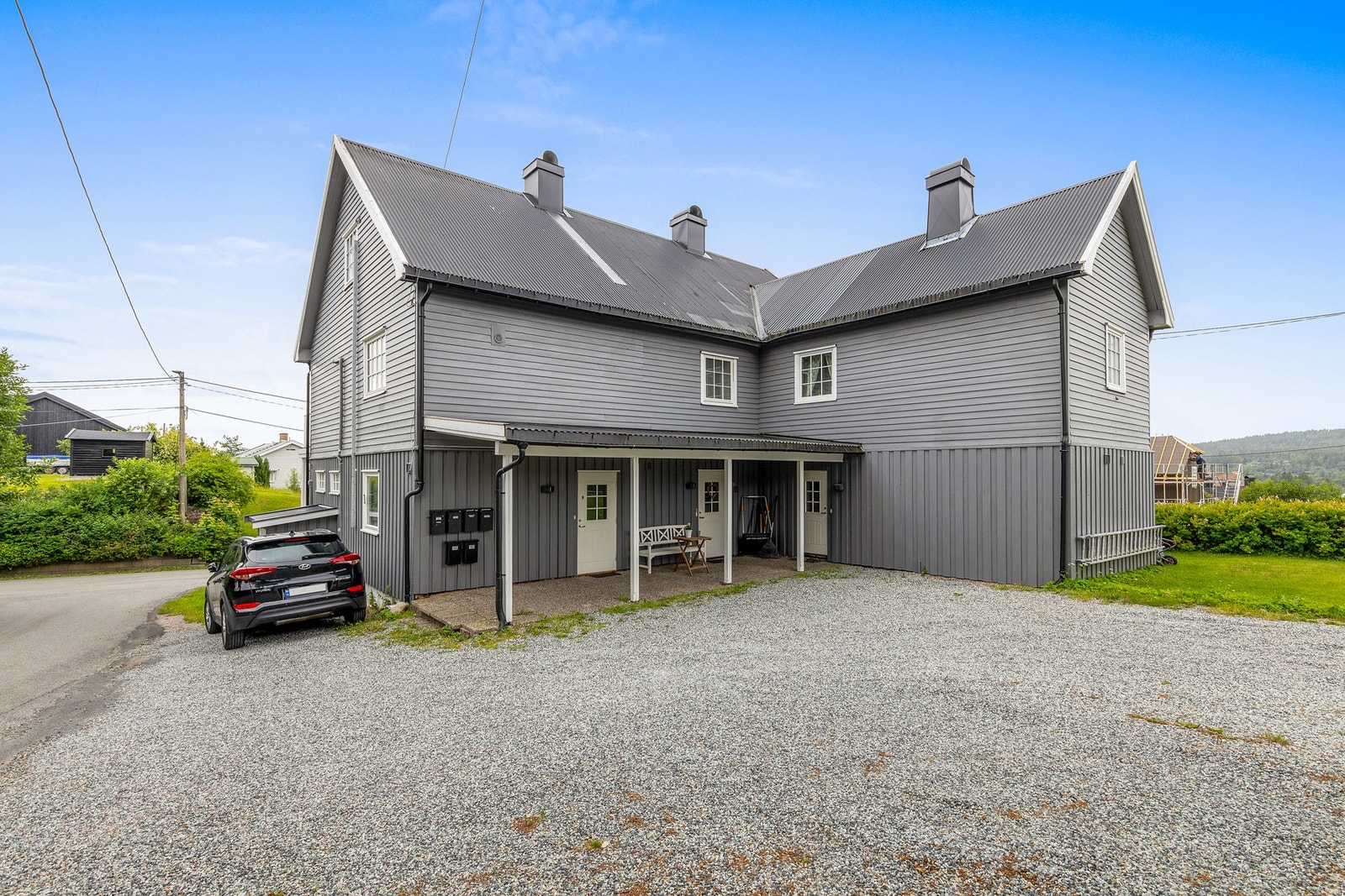 Inngangsparti og gårdsplass Galleribilde