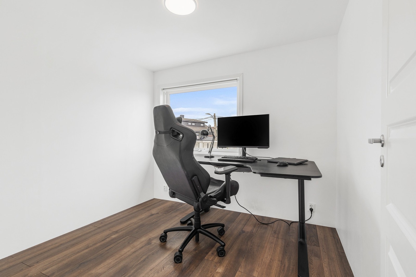 Soverom 2 er i dag innredet som kontor Galleribilde