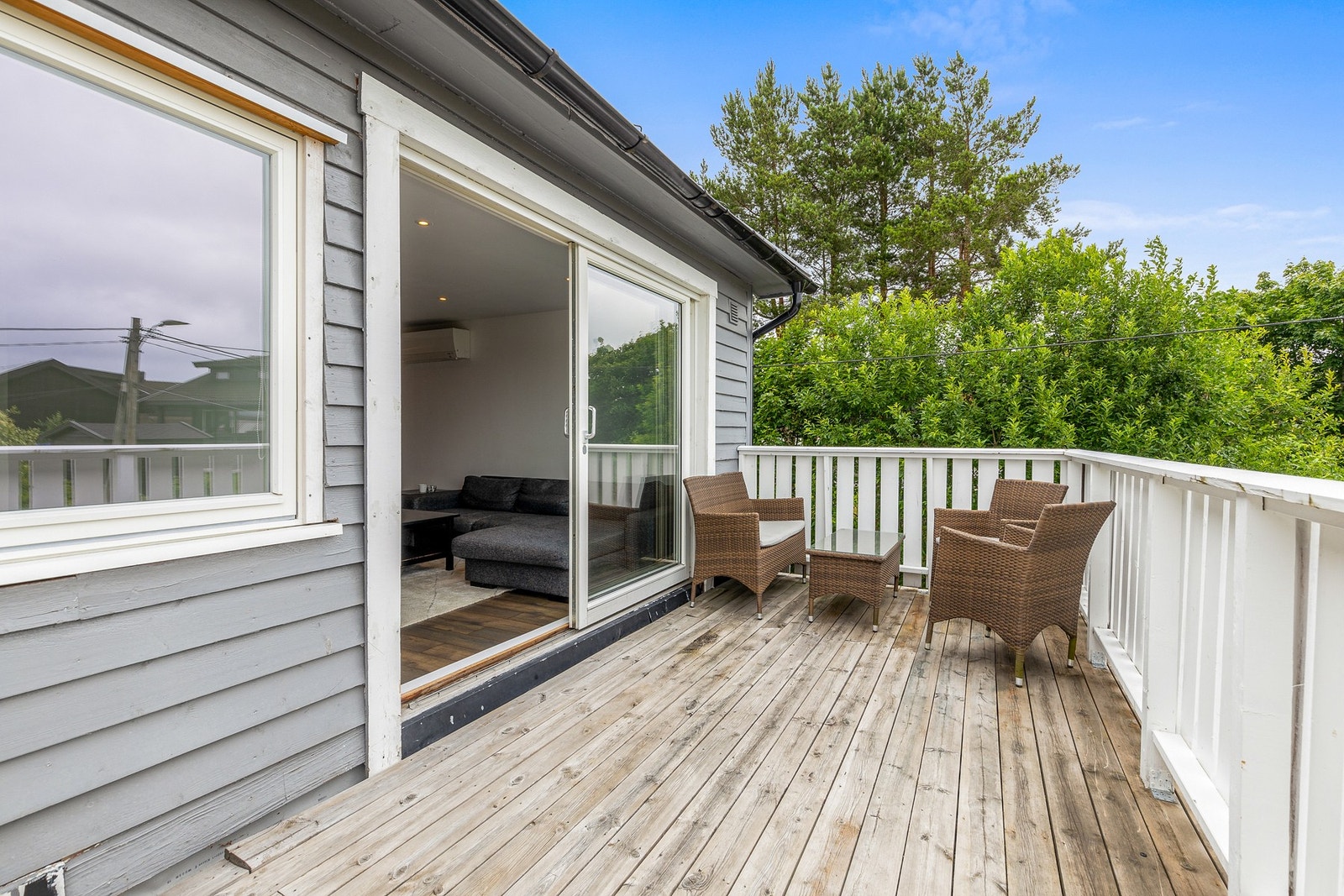 Boligen har en sydvendt balkong på ca. 12 kvm med gode solforhold Galleribilde