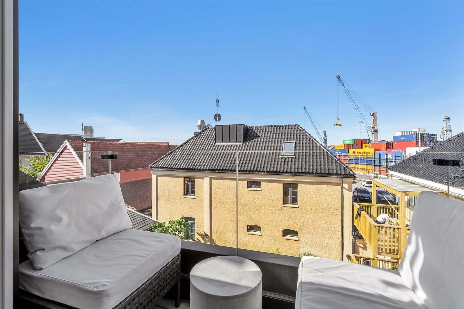 Balkongen har glassrekkverk Galleribilde