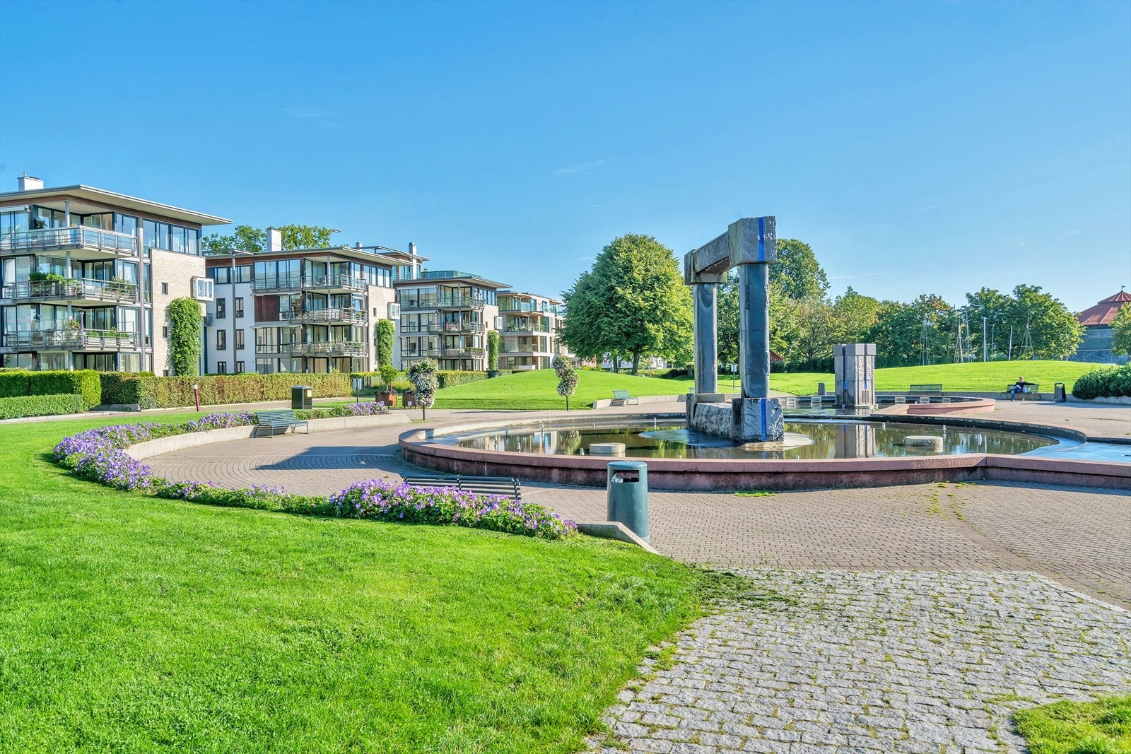 Strandpromenaden starter i Gravane og ender opp på Bystranda på motsatt side Galleribilde