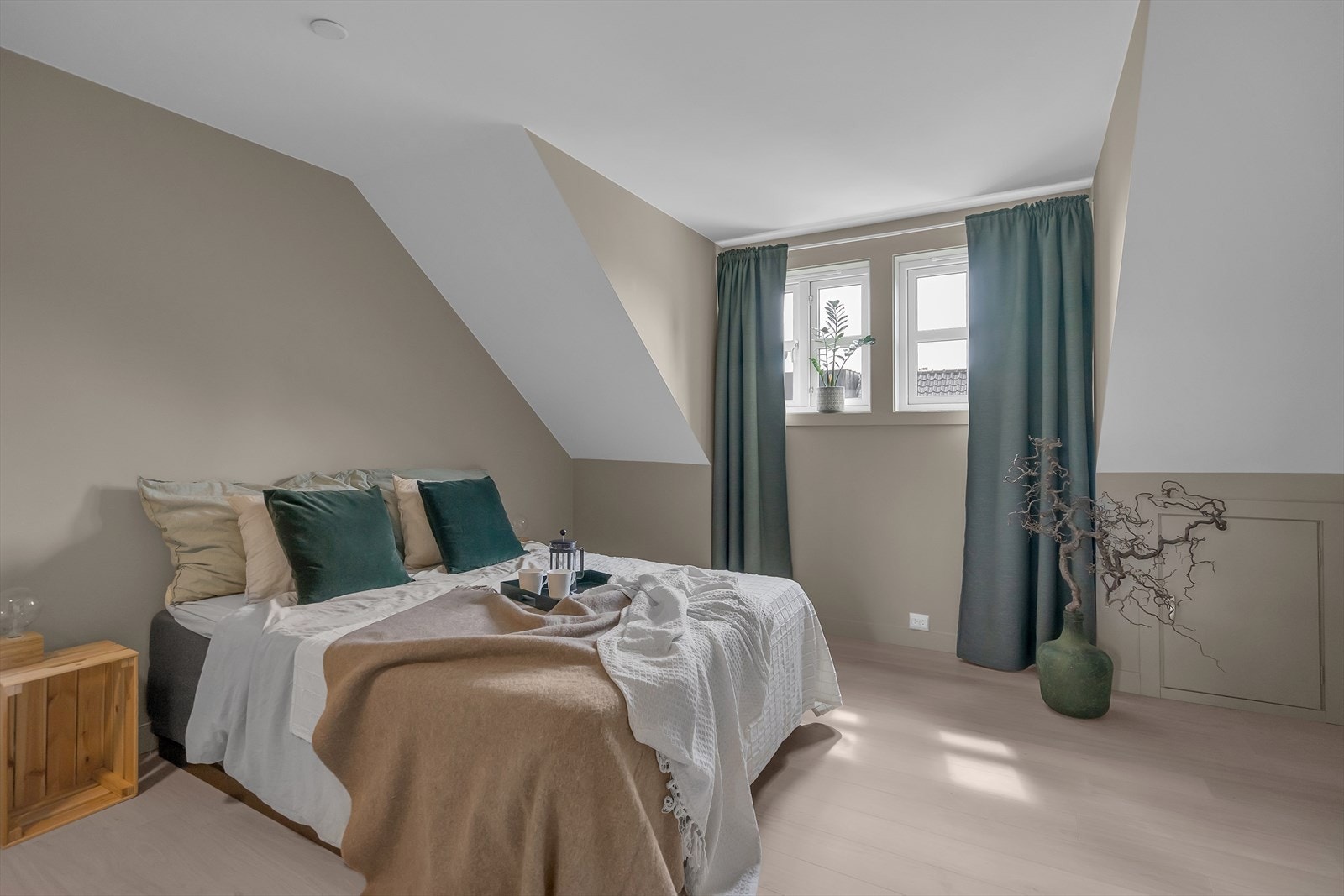 Soverom 1 av meget god størrelse | Dette rommet har nylig fått en ny "fransk balkong". Se bilder lenger bak Galleribilde