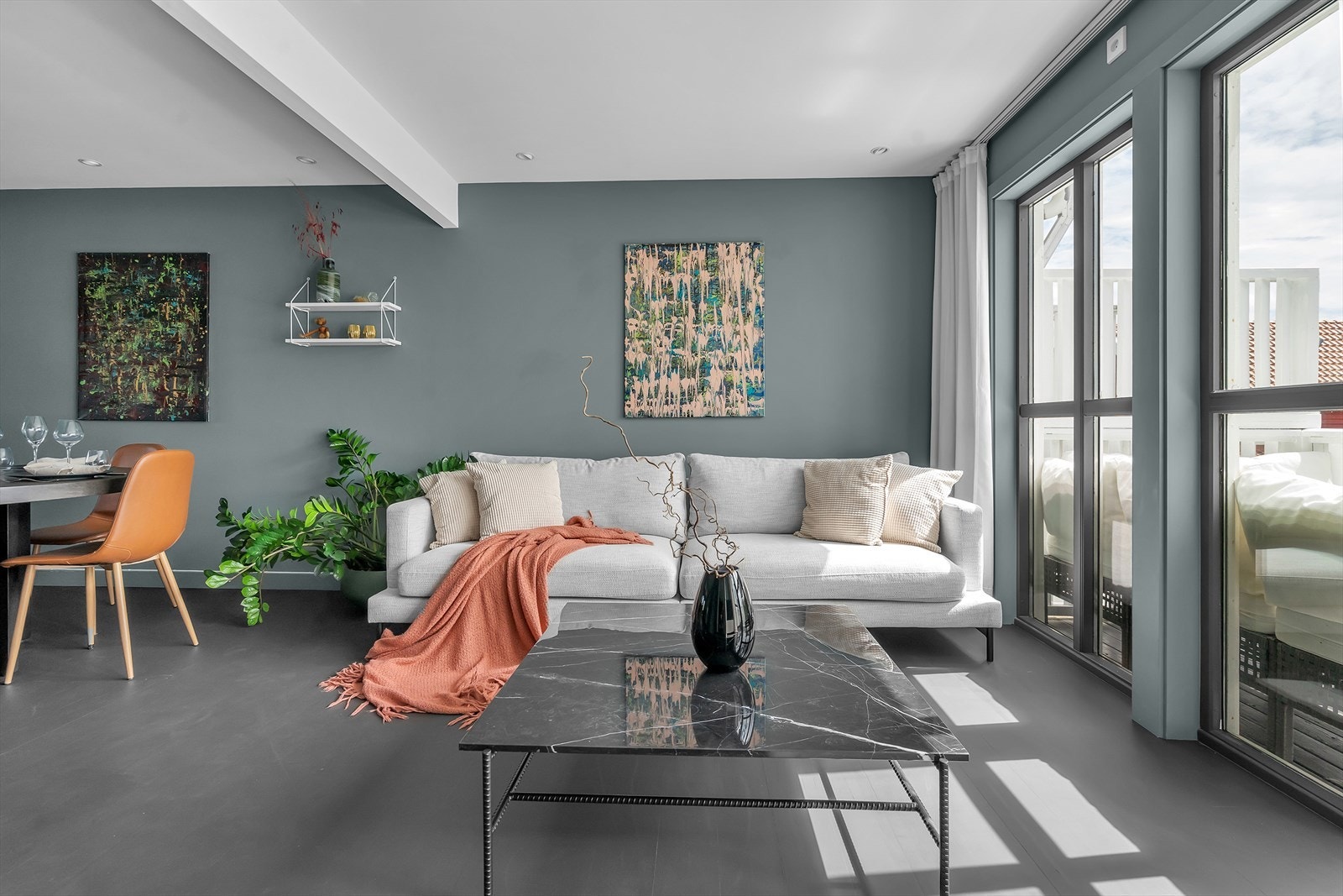 Store vinduer sørger for rikelig med lysinnslipp Galleribilde