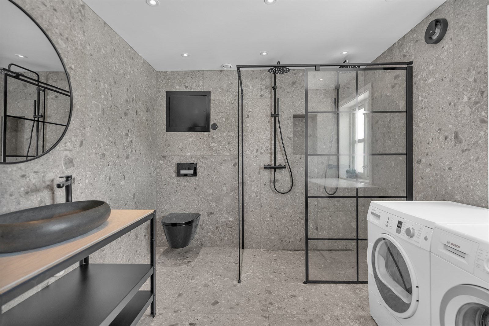 Nydelig flislagt bad fra 2018 Galleribilde