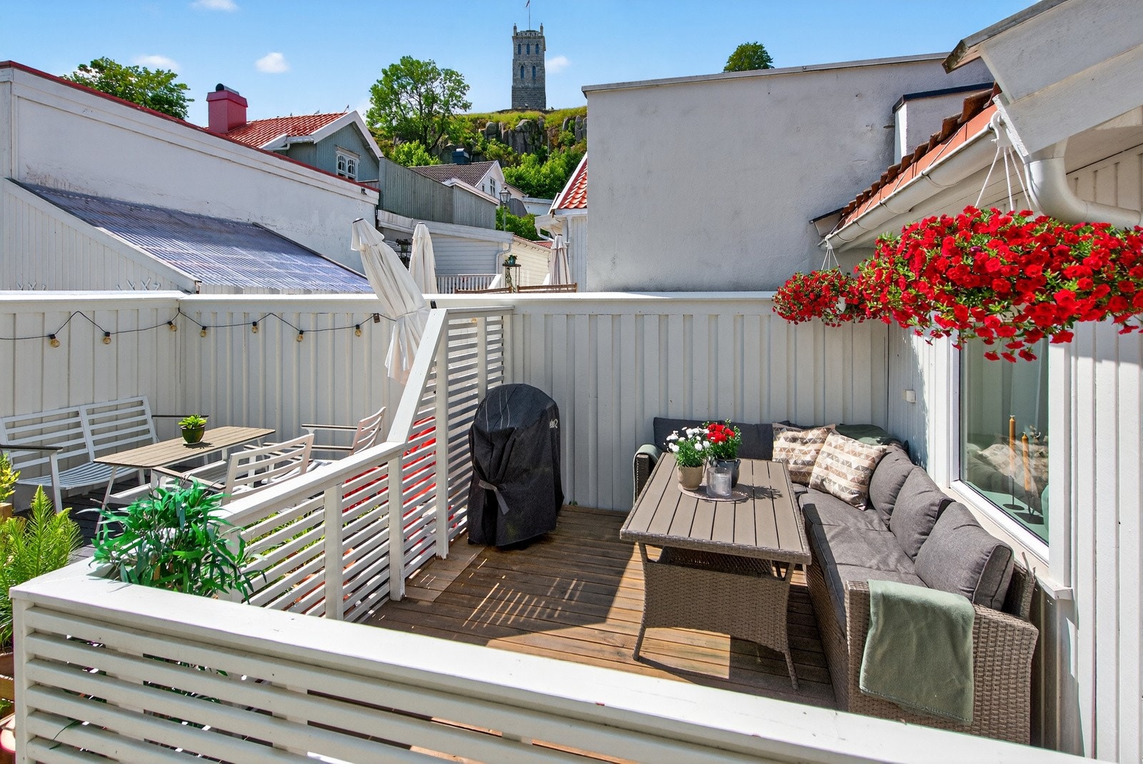 Ved inngangspartiet har du en privat og fin terrasse på 12 m2 Galleribilde