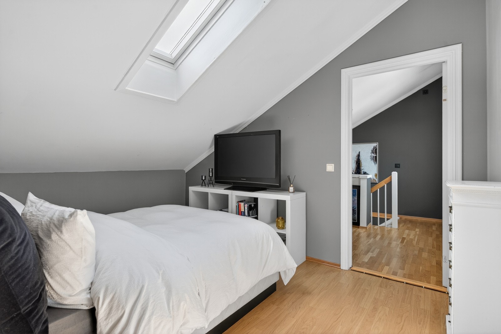 Soverommet er tilknyttet walk-in-closet Galleribilde