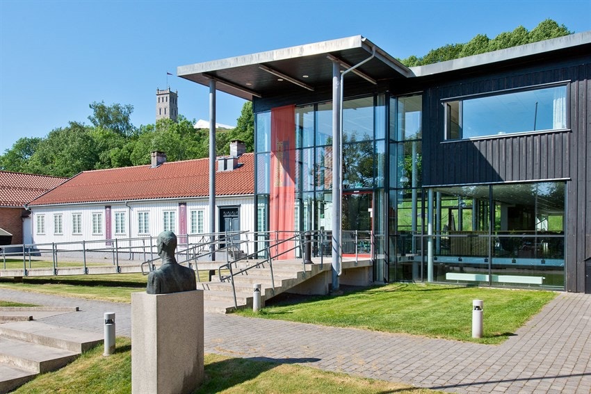 Slottsfjellmuseet ligger like bortenfor boligen Galleribilde